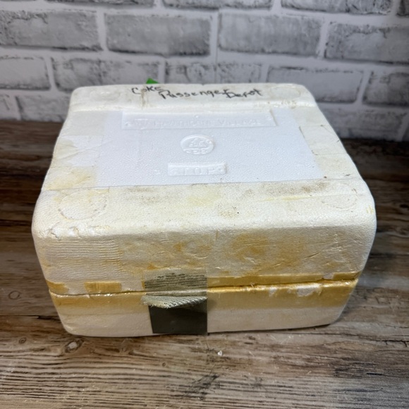 Hawthorne Village Coca Cola Passenger Depot w/ Lights
Open box, never used - Picture 8 of 8